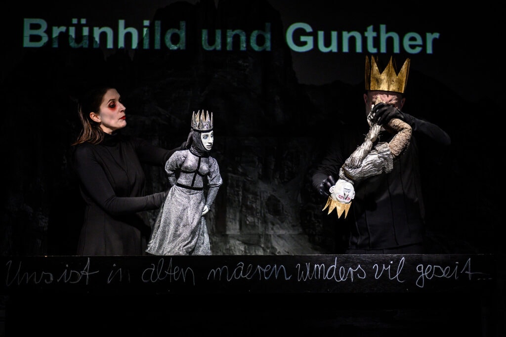 gold-macht-liebe-tod--die-nibelungen--theater-waidspeicher--2023--frank-alexander-engel--figurentheater-regie-puppen-kostueme-ausstattung--bild-10.jpg