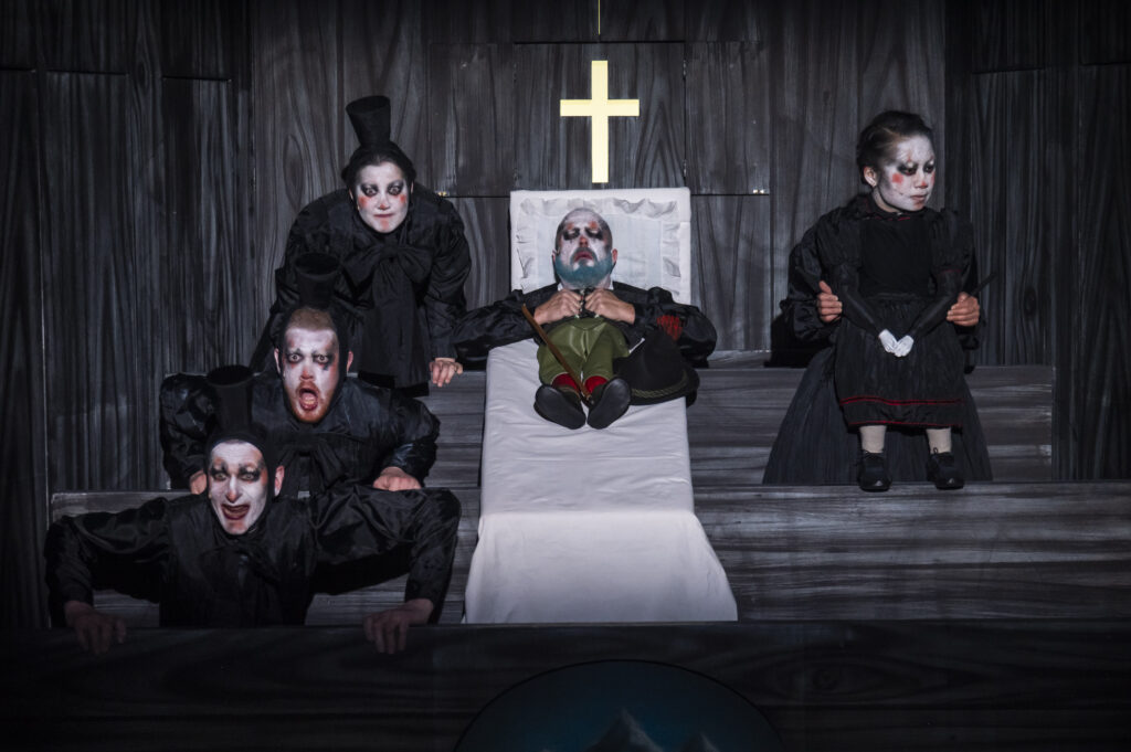 frank-alexander-engel--figurentheater-regie-puppen-kostueme-ausstattung--die-geierwally--von-hillern-wilhelmine—theater-ingolstadt--2025--bild-9.jpg