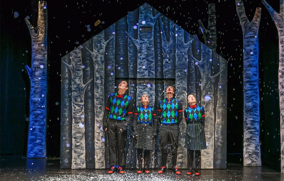 frank-alexander-engel--figurentheater-regie-puppen-kostueme-ausstattung--vom-nikolaus-und-dem-dummen-nuck--luise-von-der-crone--puppentheater-magdeburg--2024-bild-1.jpg