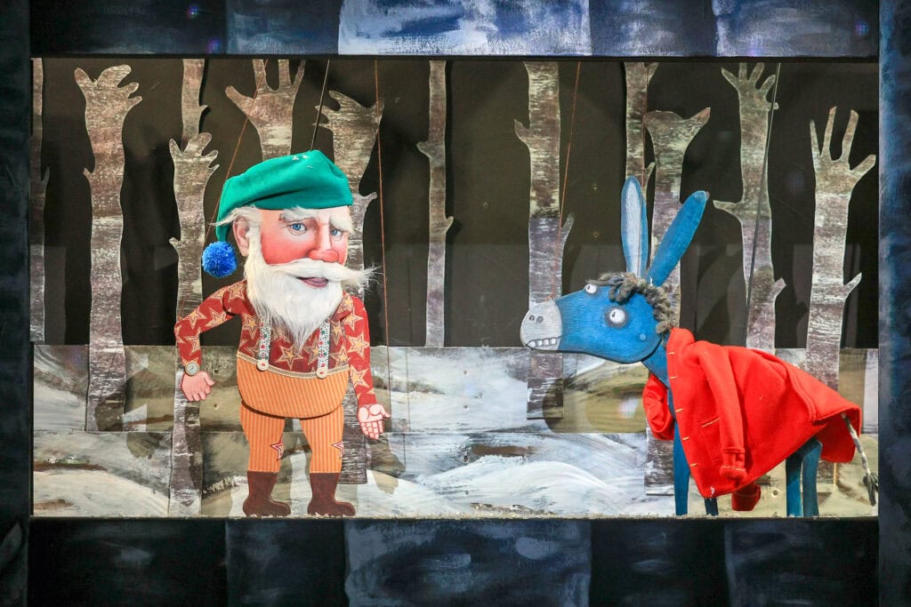 frank-alexander-engel--figurentheater-regie-puppen-kostueme-ausstattung--vom-nikolaus-und-dem-dummen-nuck--luise-von-der-crone--puppentheater-magdeburg--2024-bild-10.jpg